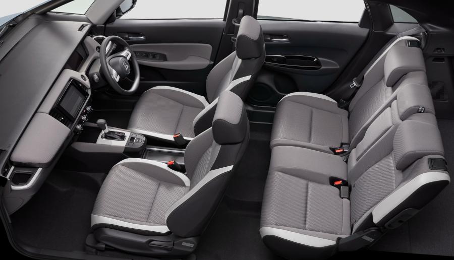 Интерьер Honda Fit e:HEV Crosstar 2020 года  (JP) (фото 2 из 13)